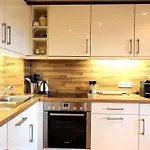 Schönes neues hochwertig renoviertes 2-Zimmer Appartement in der 4. Etage.