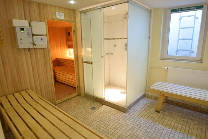 Apartment Schönes Neues Hochwertig Renoviertes 2-zimmer In Der 4. Etage. *