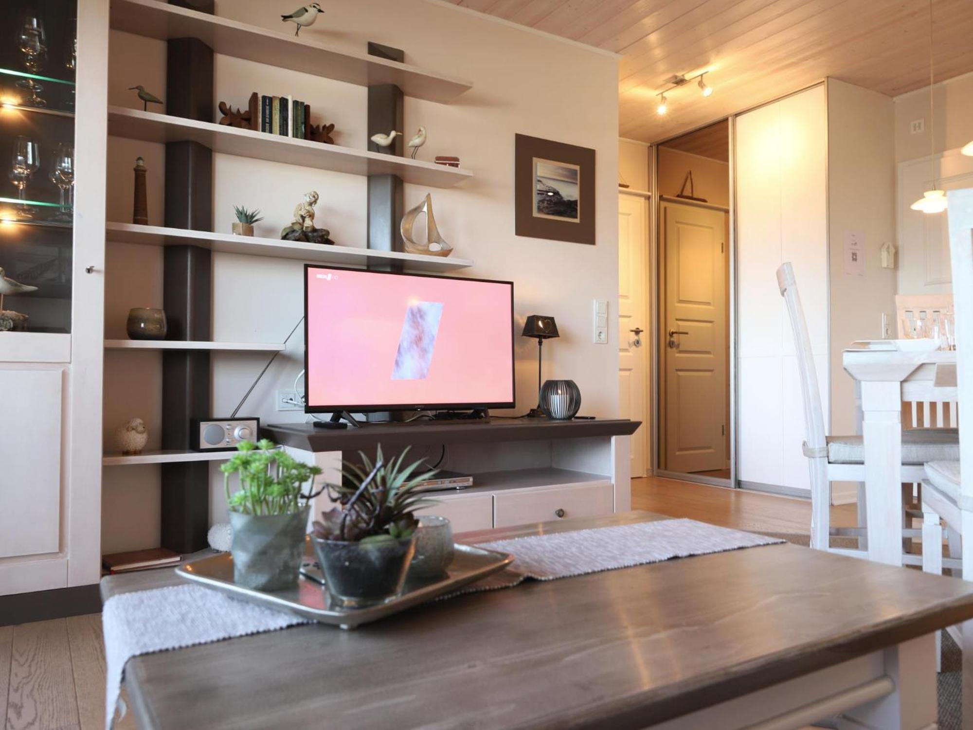 Schönes Neues Hochwertig Renoviertes 2-zimmer In Der 4. Etage. Westerland